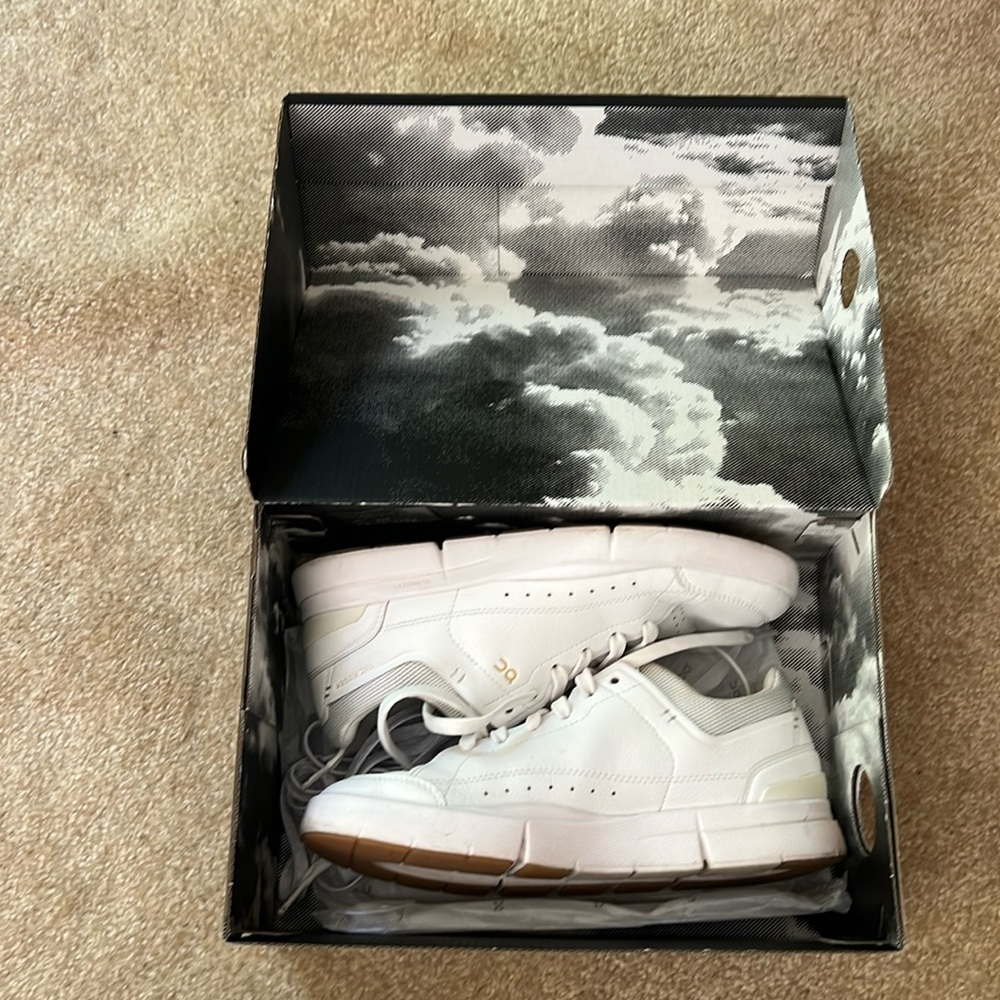 The Roger ON women’s white sneaker